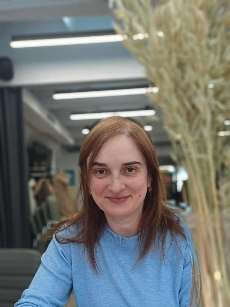Альона Комісарук